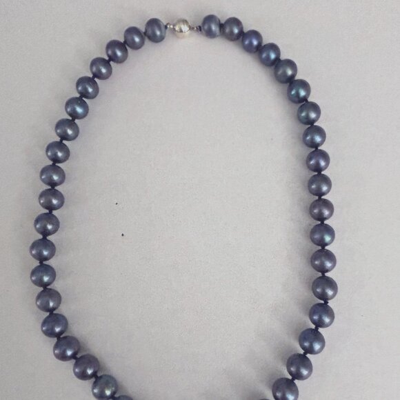 Strand of Black Pearls - Picture 2 of 3